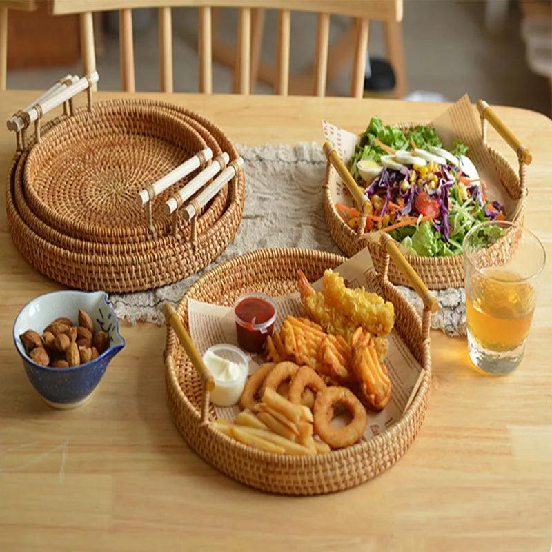 Bandeja de Rattan com Alças Elegantes