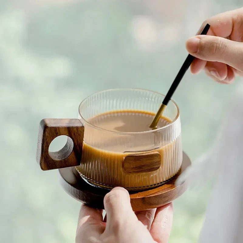 Caneca de Café com Acessórios Elegantes