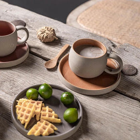 Conjunto de Caneca e Pires em Porcelana Refinada