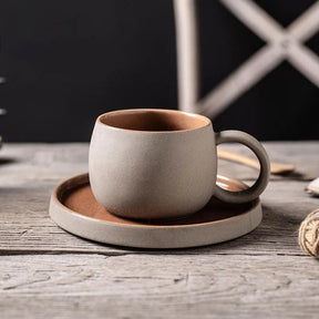 Conjunto de Caneca e Pires em Porcelana Refinada