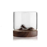 Copo de Whisky com Design de Montanha e Base de Madeira